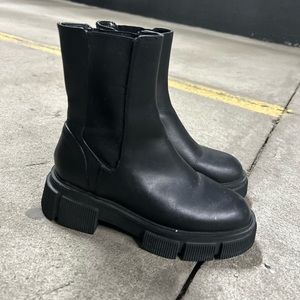 Like new Zara lug sole boots
